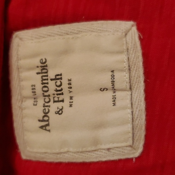 Abercrombie & Fitch Women's Red Embroidered Tee Size Small - Picture 4 of 6
